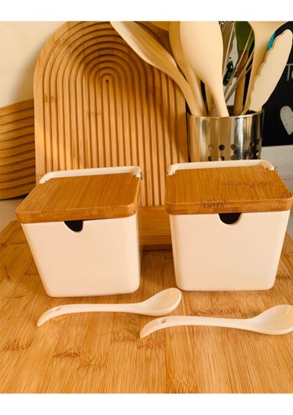 2'li Bambu Standlı Bambu Kapaklı Porselen Kaşıklı Tuzluk Biberlik 260 Ml(Gnl)