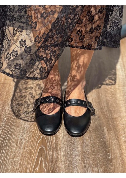 Zade Metal Toka Detaylı Siyah Kadın Babet