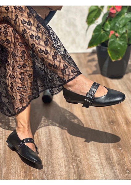 Zade Metal Toka Detaylı Siyah Kadın Babet fiyatları