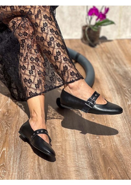 Zade Metal Toka Detaylı Siyah Kadın Babet fırsatları