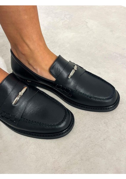 Delos Deri Toka Detaylı Siyah Kadın Loafer