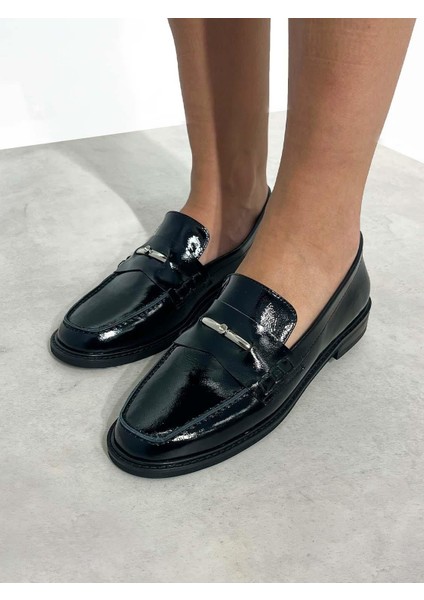 Delos Deri Toka Detaylı Siyah Rugan Kadın Loafer modelleri