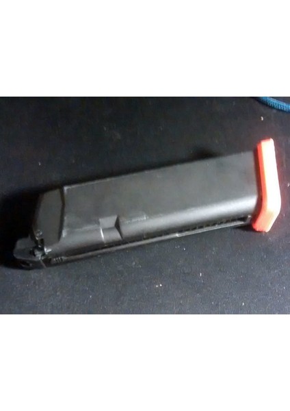 Glock 17 Dergi Kapağı Sadece Plastik Aparattır