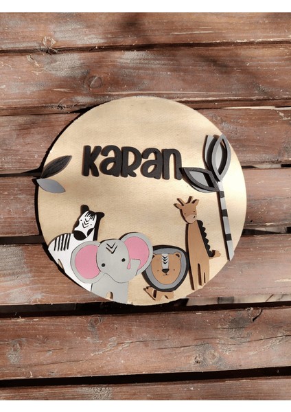 Kişiye Özel Tasarlanabilir Safari Temalı Bej Ahşap Hastane Bebek Odası Kapı Süsü