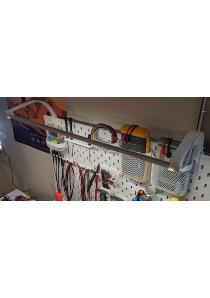 Ikea Skadis Genişletilmiş LED Işık Çubuğu Tutucu P1041124 Sadece Plastik Aparattır. Sadece Plastik Aparattır.