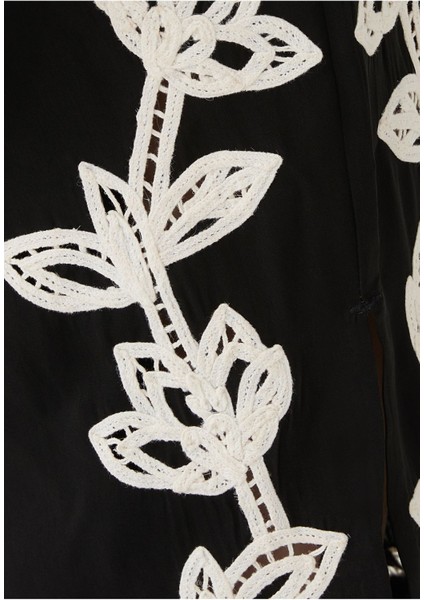 Bohem Şıklığıyla Floral Nakışlı Pantolon fırsatları