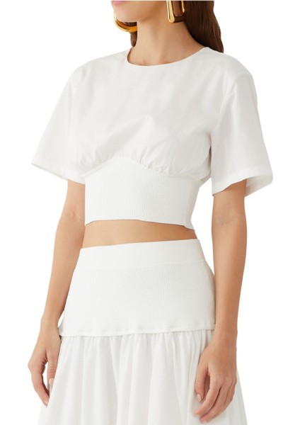 Şık ve Çok Yönlü Kısa Kol Crop Top