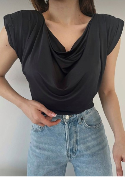 Siyah Degaje Yaka Vatkalı Yumuşak Dokulu Yazlık Bluz