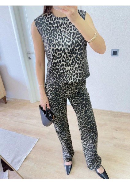 Leopar Desenli Düğmeli Bluzlu Pantolon Ikili Takım -Leopar indirimleri