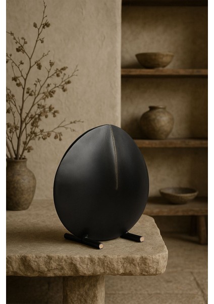 Dokulu Mat Pirinç Antik Bitişli Yuvarlak Dekoratif Vazo 16 cm