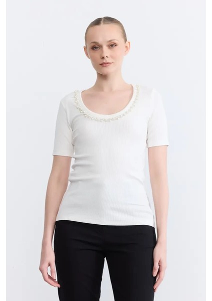 Yakası Incili Viskon T-Shirt - Ekru