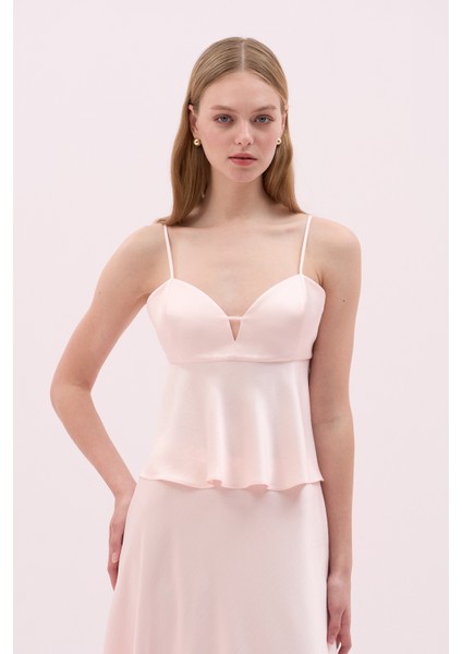 Kalp Yaka Görünümlü Ince Askılı Saten Bluz Pudra Y2513036_055