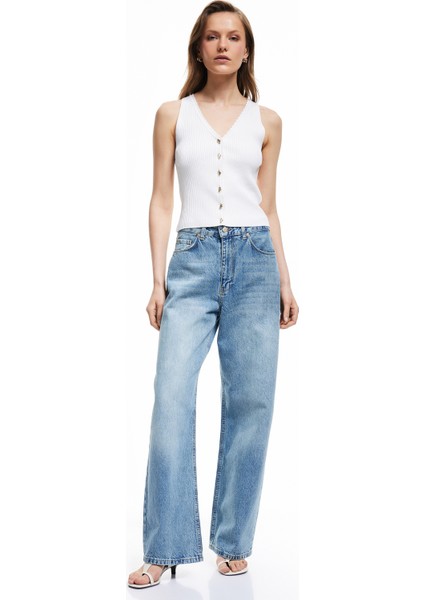 Asimetrik Düğme Detaylı V Yaka Triko Yelek fiyatları