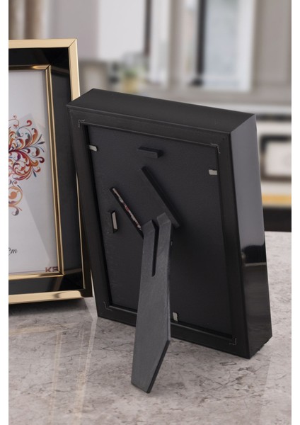 Milano Camlı Dekoratif Resim Çerçevesi Siyah-Gold Ayarlanabilir Ayaklı-Duvara Asılabilir 15 x 21 cm fiyatları