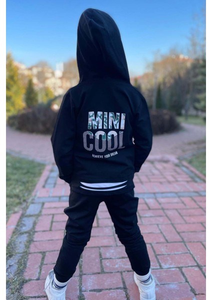 Erkek Çocuk Sırt Baskılı Minicool Yazı Ve Paçaları Yırtmaç Detaylı Siyah Eşofman Takım modelleri