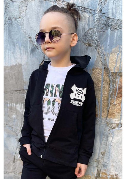 Erkek Çocuk Sırt Baskılı Minicool Yazı Ve Paçaları Yırtmaç Detaylı Siyah Eşofman Takım fırsatları