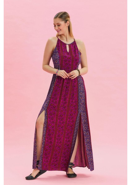 Dekolteli Ön Yırtmaçlı Elbise