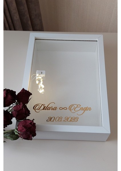 Yeni Model 25 x 35 cm Beyaz Ledli Derin Gül Tasarım Çerçevesi! Plastik Gül Kutusu! Isimli