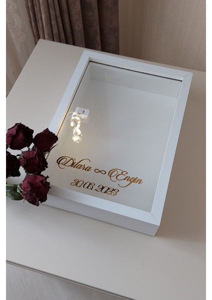 Yeni Model 25 x 35 cm Beyaz Ledli Derin Gül Tasarım Çerçevesi! Plastik Gül Kutusu! Isimli