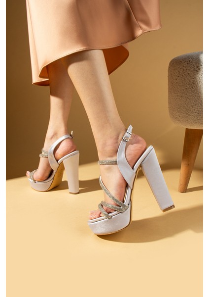 Yüksek Topuklu Platformlu 3 Bantlı Kristal Taşlı Kadın Ayakkabı 018-220-24SATEN modelleri