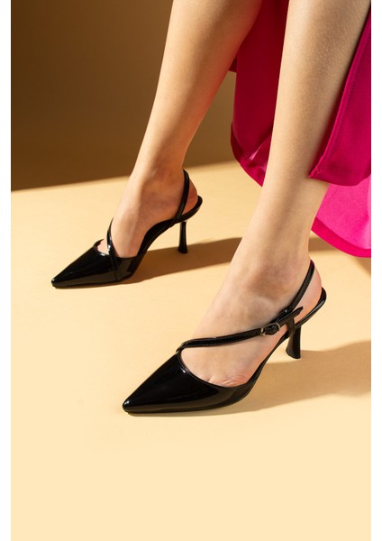 Sivri Burun Çapraz Bantlı Tokalı Kadın Ayakkabı 018-666-25RUGAN