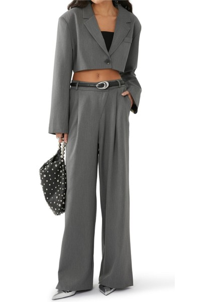 Kadınlar Için Şık Yaka Detaylı Crop Blazer fiyatları