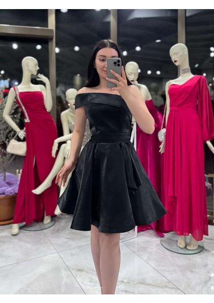 Nona Omuz Detaylı Parlak Mini Eteği Kloş Elbise Abiya Siyah