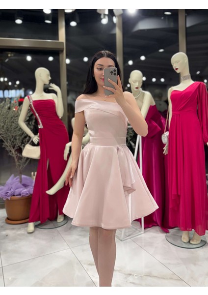 Nona Omuz Detaylı Parlak Mini Eteği Kloş Elbise Abiye Pudra