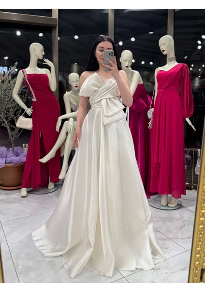 Kailey Straplez Büyük Fiyonk Detaylı Saten Uzun Elbise Ekru