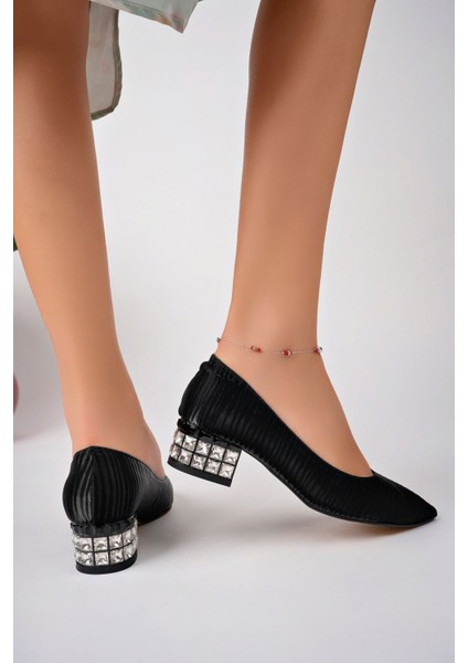 700 Kadın Kısa Topukta Taş Detaylı Abiye Ayakkabı Siyah fiyatları