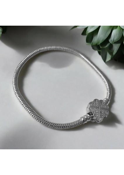 Gümüş Renk Charm Taşıyıcı Çelik Bileklik