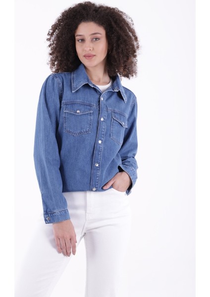 Klasik Yakalı Uzun Kollu Çıtçıt Kapama Detaylı Kadın Kot Gömlek Orta Mavi denim Dört Mevsim fırsatları