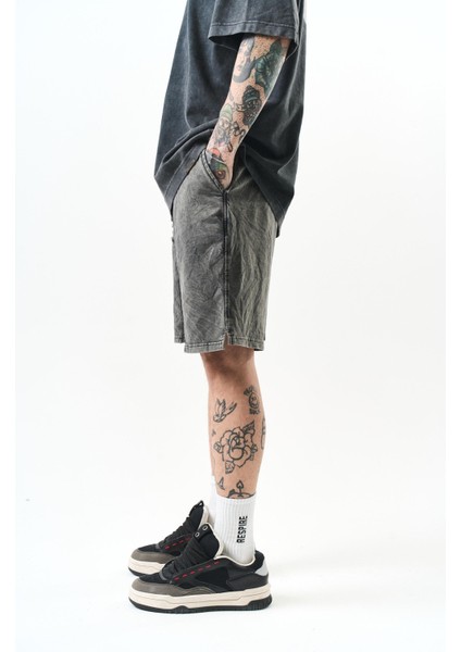 Erkek Ön Nakış Detaylı Bel Lastikli Şort Siyah Yıkama modelleri