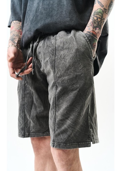 Erkek Ön Nakış Detaylı Bel Lastikli Şort Siyah Yıkama indirimleri