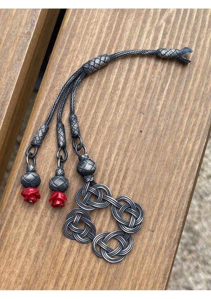 Kırmızı Gül Detaylı Gümüş Kazaziye Üçlü Tesbih Püskülü