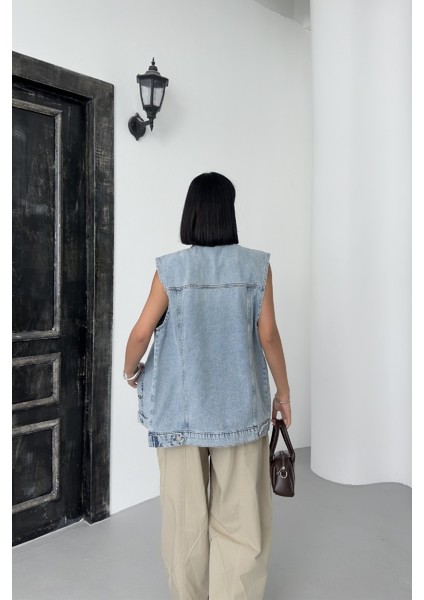 Kolsuz ve Cepli Standart Boy Gömlek Yakalı Kadın Kot Yelek Kar Yıkama Açık Mavi Dört Mevsim modelleri