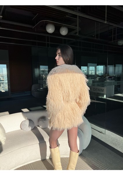 Silvia Saçak Detaylı Kürk Trend Mont