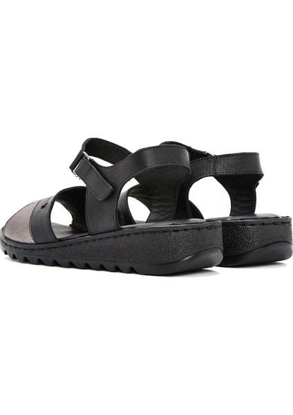 Kadın Siyah Bilekten Bağlamalı Comfort Deri Sandalet 25SFD410418 indirimleri