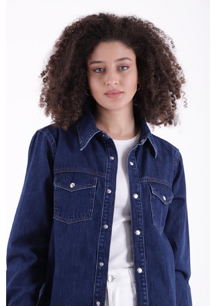 Klasik Yakalı Uzun Kollu Çıtçıt Kapama Detaylı Kadın Kot Gömlek Koyu Rins Denim Dört Mevsim fırsatları