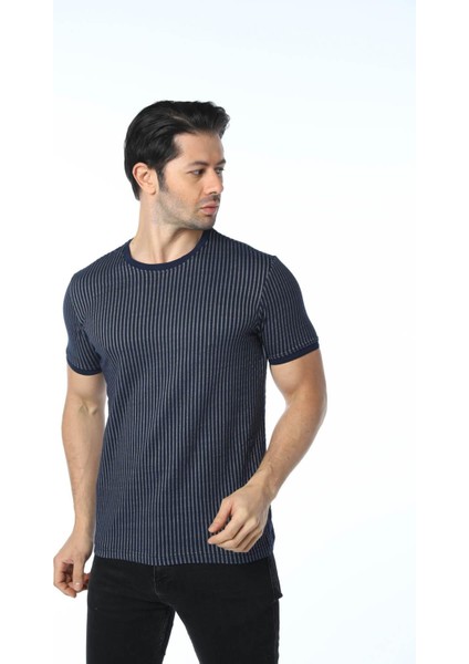 Jakarlı Bisiklet Yaka T-Shirt