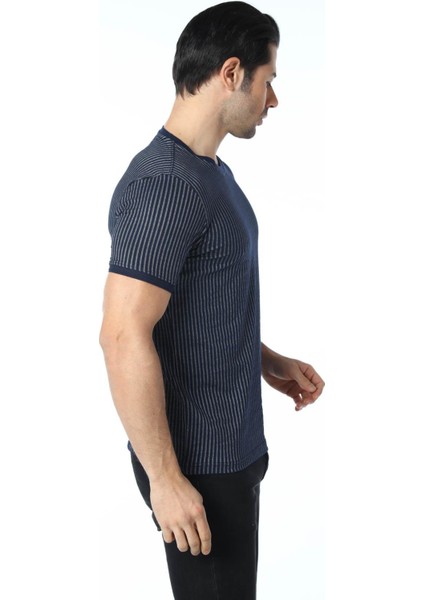 Jakarlı Bisiklet Yaka T-Shirt