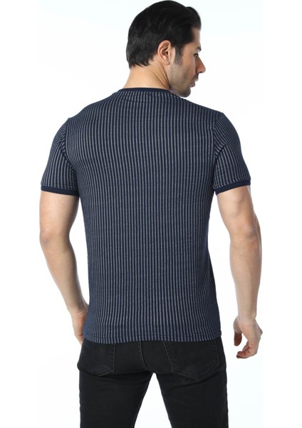 Jakarlı Bisiklet Yaka T-Shirt