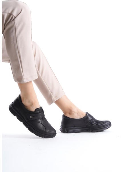 Kadın Siyah Hakiki Deri Ortopedik Taban Kemik Çıkıntılı Özel Üretim Günlük Casual Ayakkabi