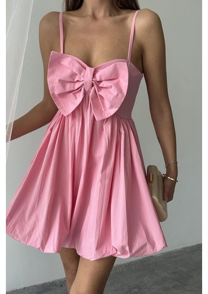 Pembe Önü Fiyonklu Askılı Elbise