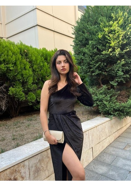 Kadın Uzun Kollu Yırtmaçlı Önü Pile Detay Kadife Elbise