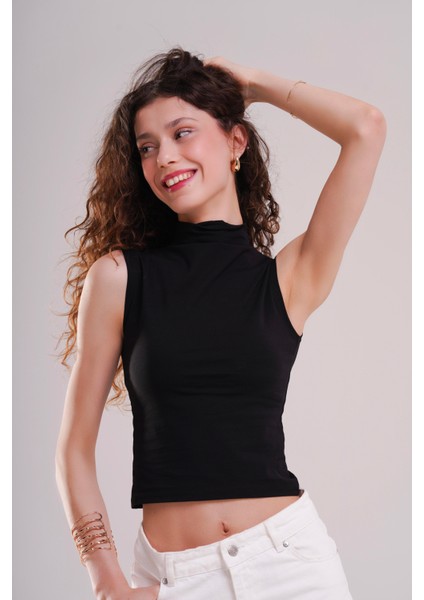 Kadın Siyah Crop Boğazlı Kolsuz Bluz