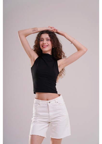 Kadın Siyah Crop Boğazlı Kolsuz Bluz