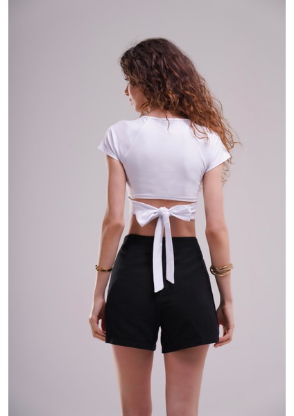 Kadın Beyaz Bağlamalı Crop Bluz – Modern ve Cesur Yaz Stili