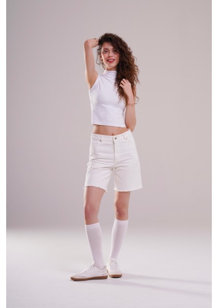 Kadın Beyaz Crop Boğazlı Kolsuz Bluz