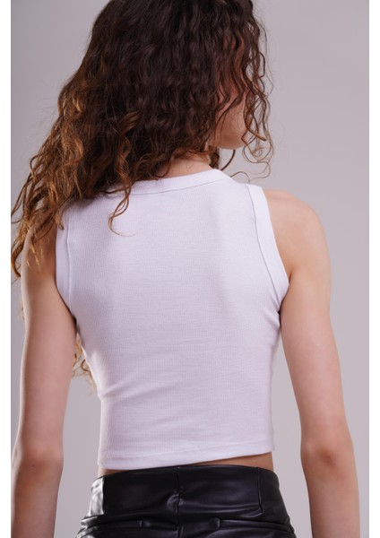 Kadın Beyaz Taş Detaylı Kolsuz Ribana Crop Body - Şık ve Rahat Günlük Bluz